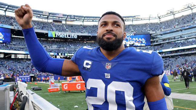Julian Love of the New York Giants celebrates while running off the field after defeating the Indianapolis Colts 38-10 at MetLife Stadium on Jan. 1, 2023 in East Rutherford, New Jersey. (Photo by Jamie Squire/Getty Images)